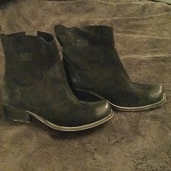 Boots - Picture 2 of 4